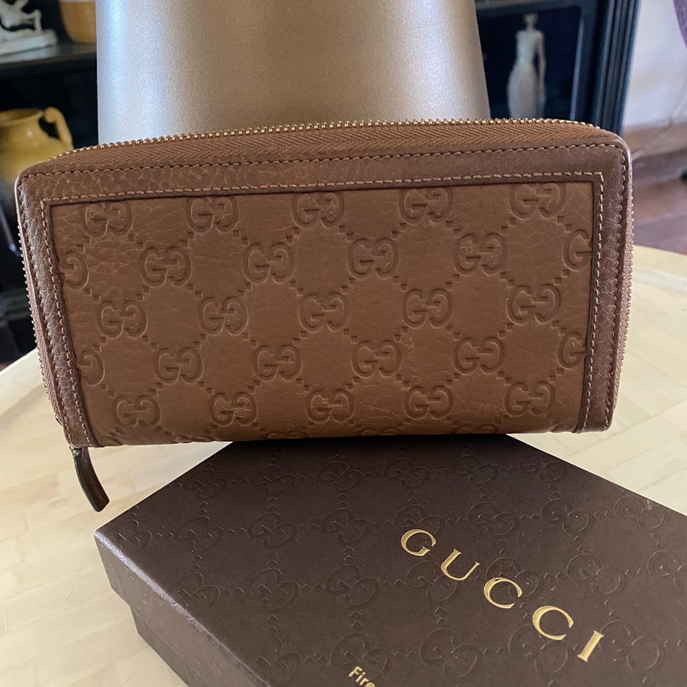 Authentic Gucci Wallet. Box, cards, tissue. Gorgeous! - Picture 2 of 7
